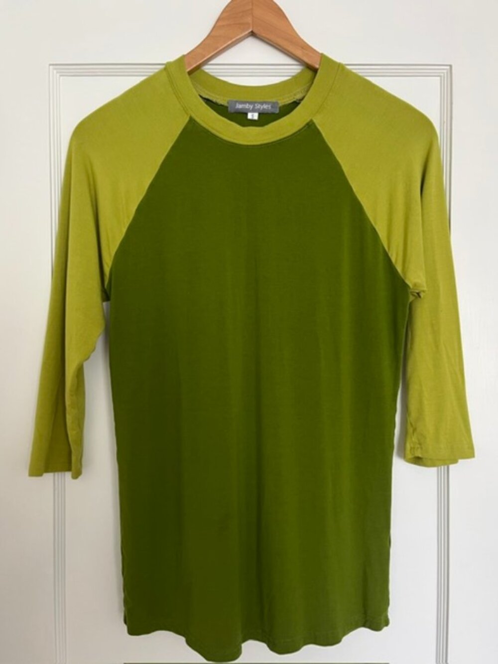 Two-tone Green Raglan Sleeve Tee | Size Small